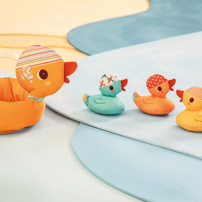 Mama Duck & Her Magnetic Ducklings 🦆🛁